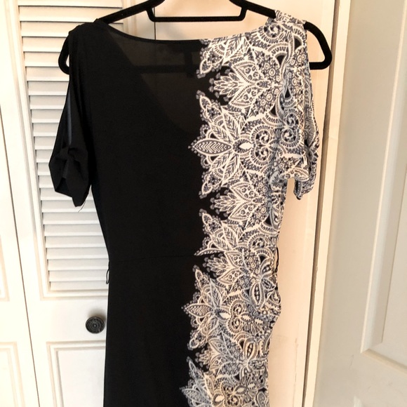 BCBG MAXAZARIA Dark Navy Blue, White and Grey Dress bodycon with side ruching. - Picture 5 of 6
